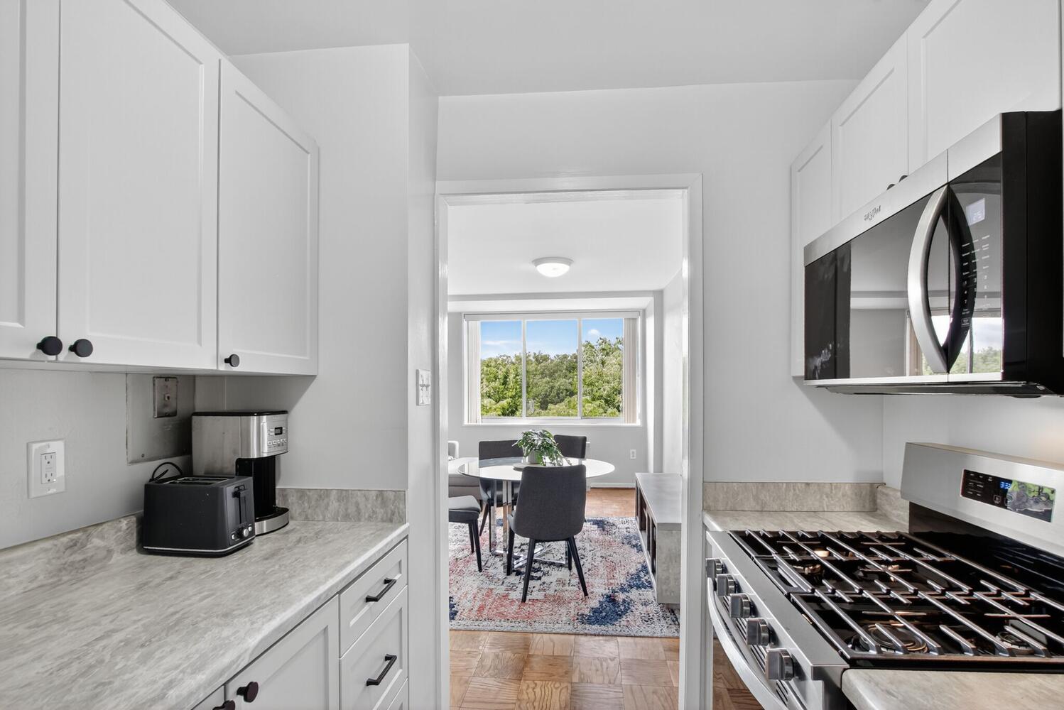 10401 Grosvenor Place - 808